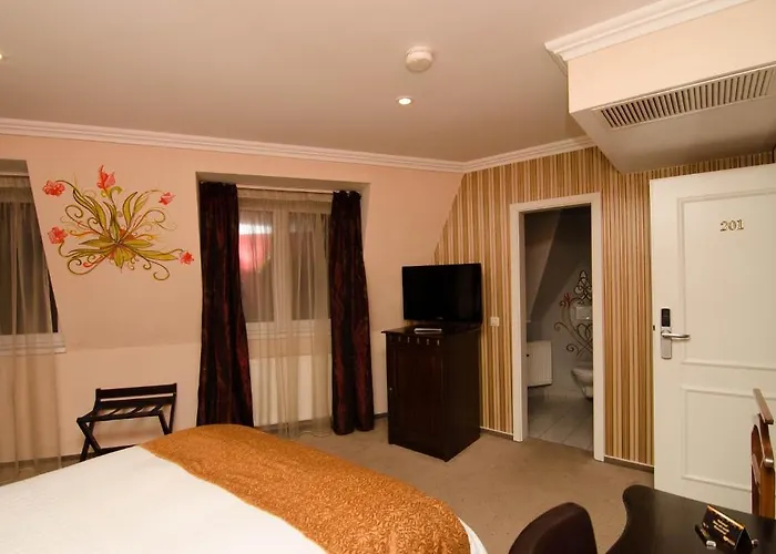 Boutique Monaco Hotel 4*